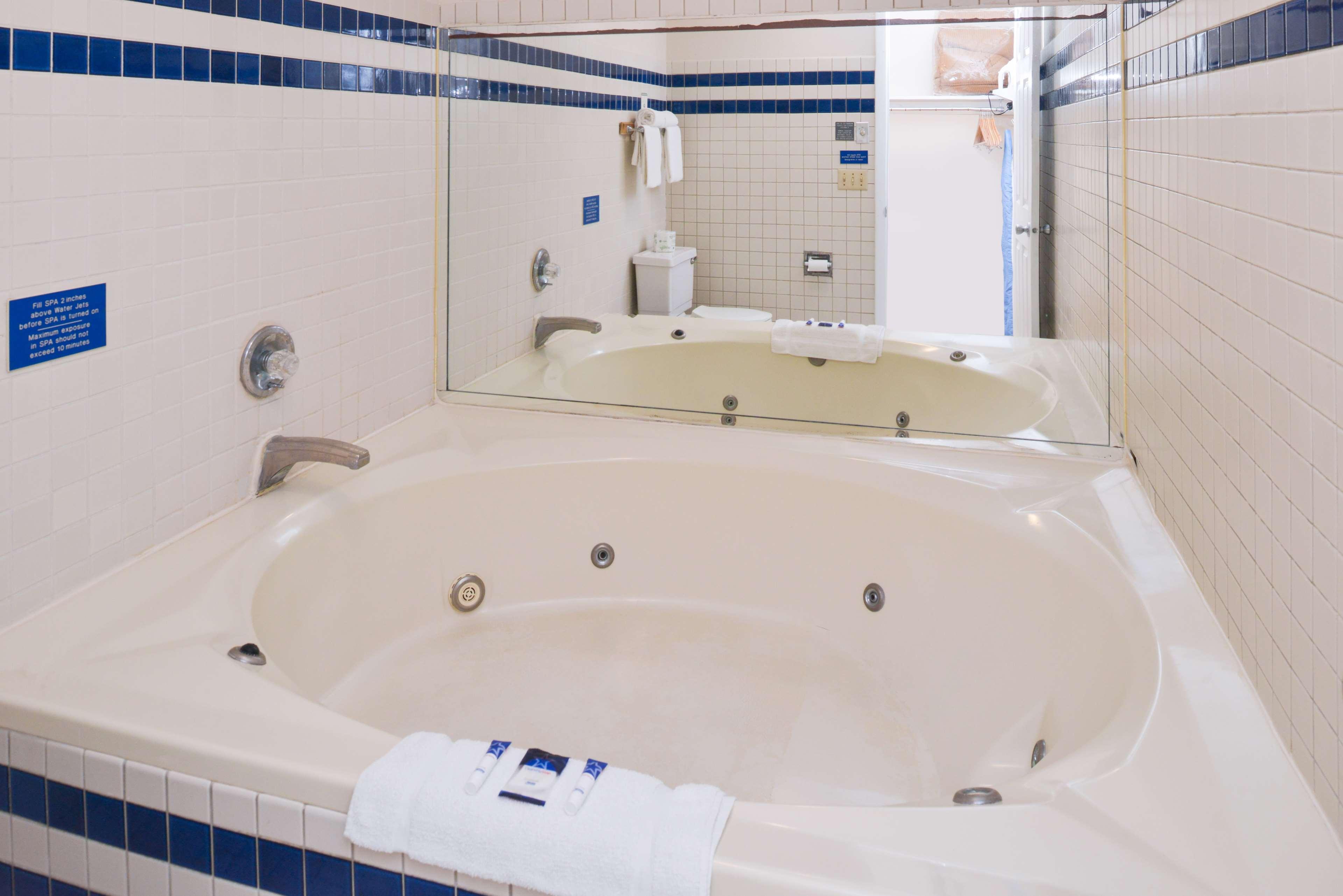 Americas Best Value Inn Платсбърг Екстериор снимка