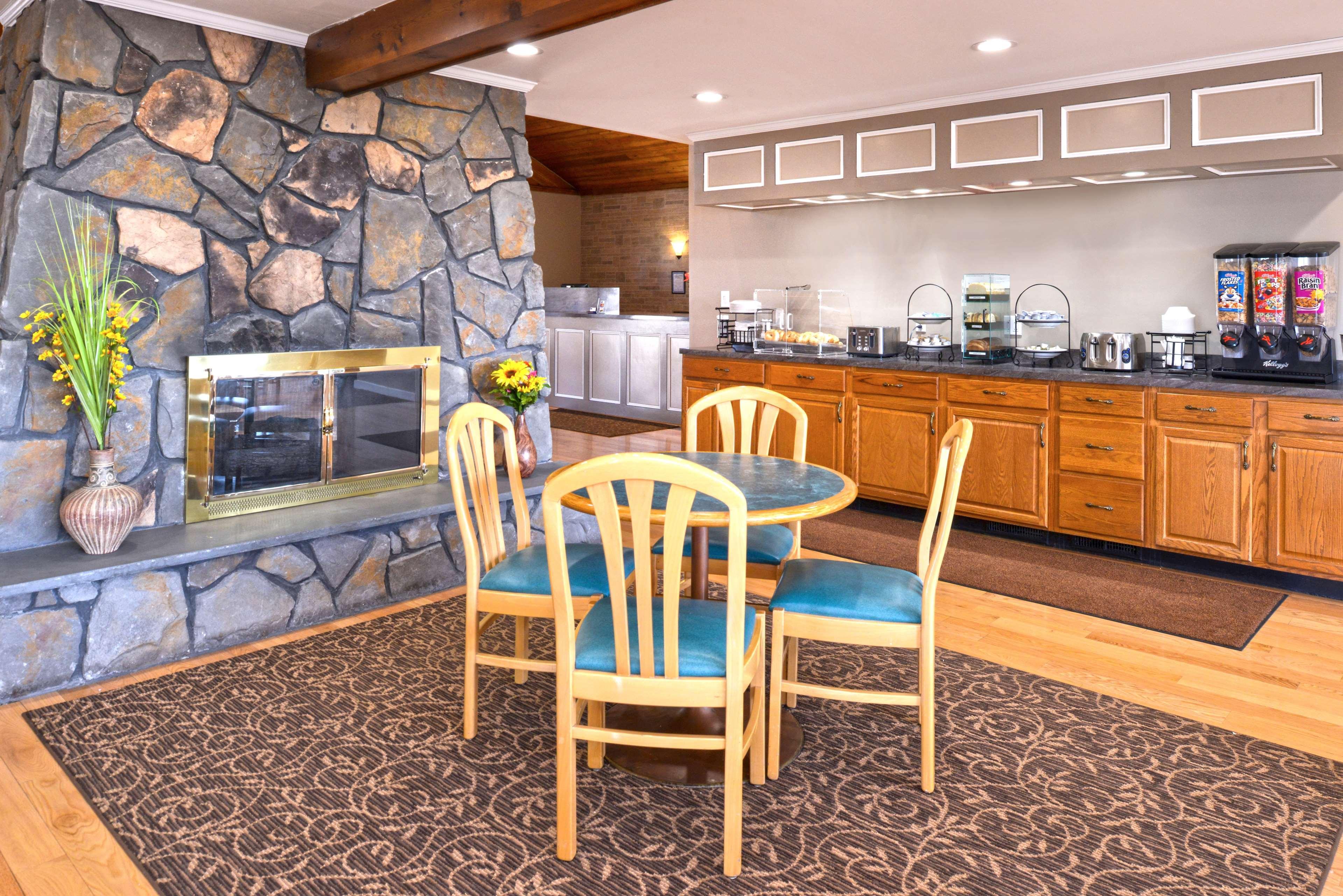 Americas Best Value Inn Платсбърг Екстериор снимка