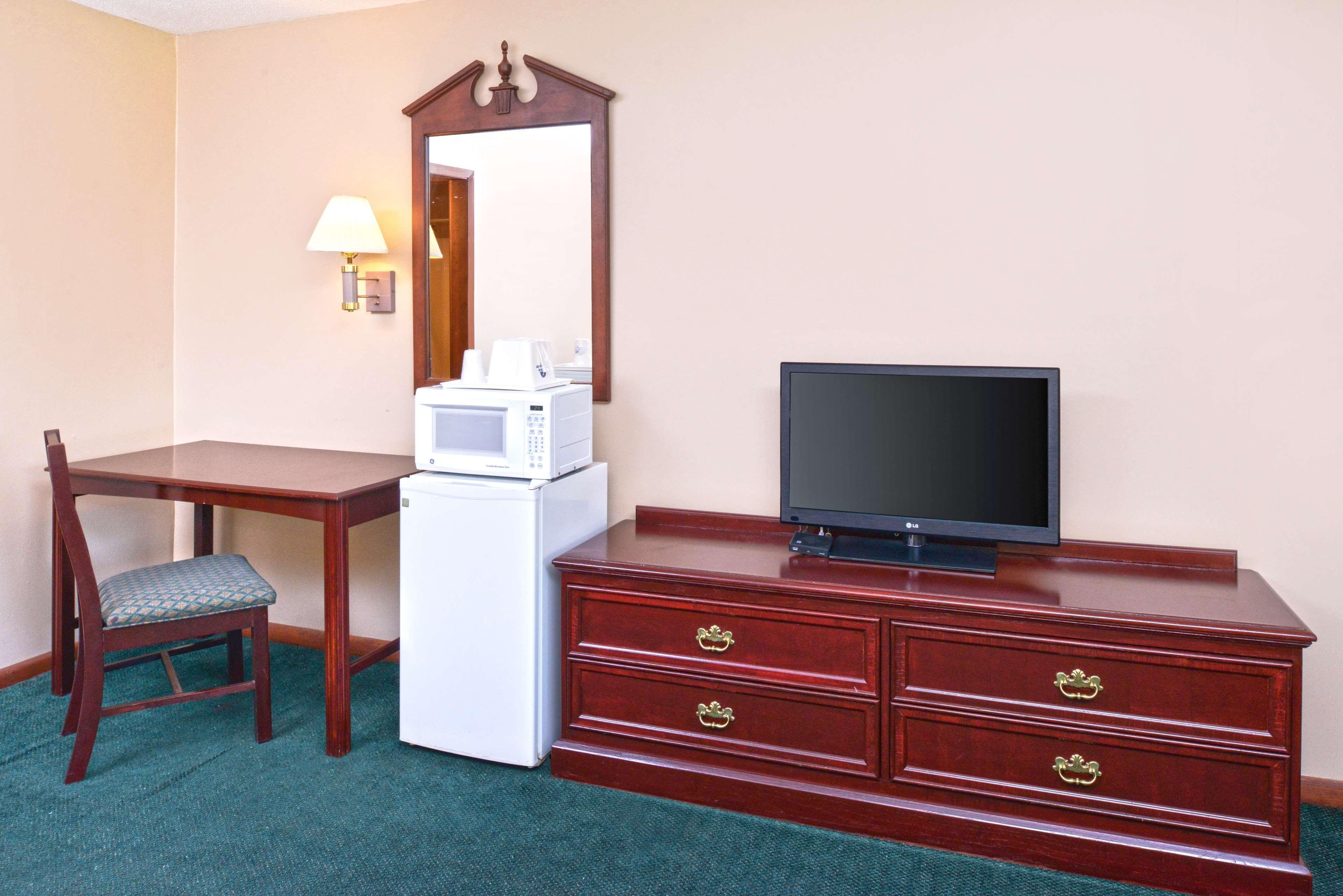 Americas Best Value Inn Платсбърг Екстериор снимка