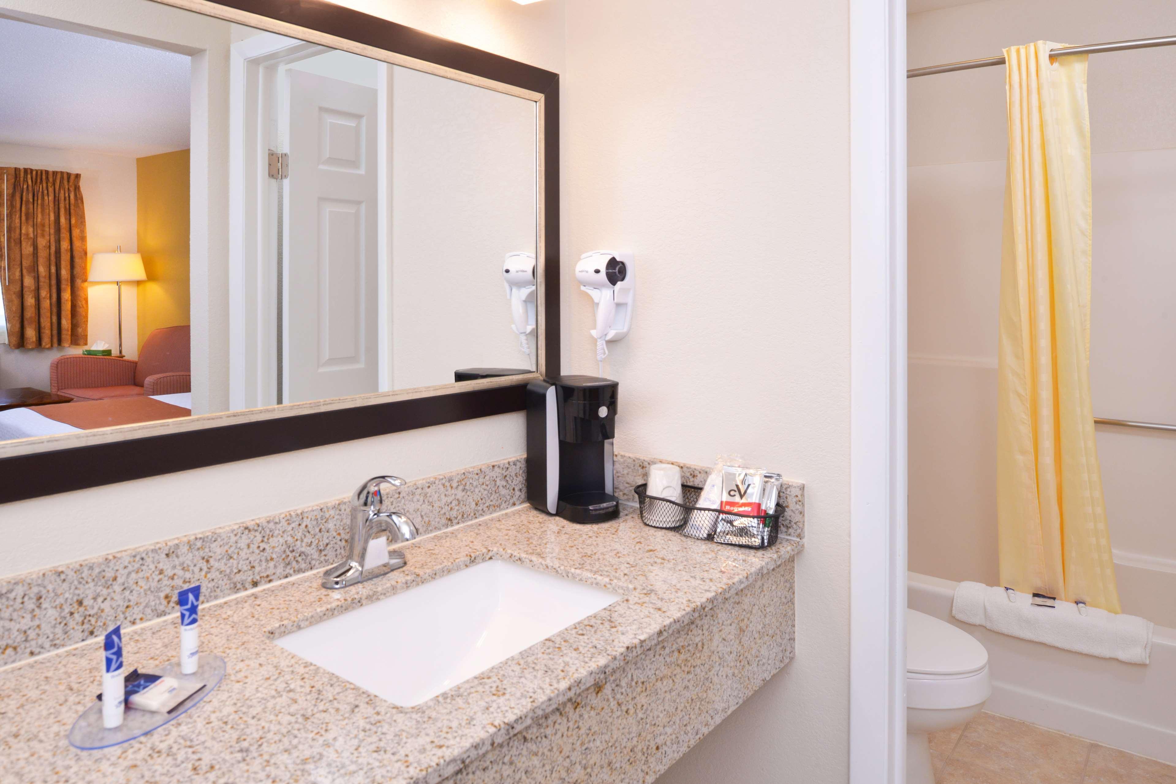 Americas Best Value Inn Платсбърг Екстериор снимка