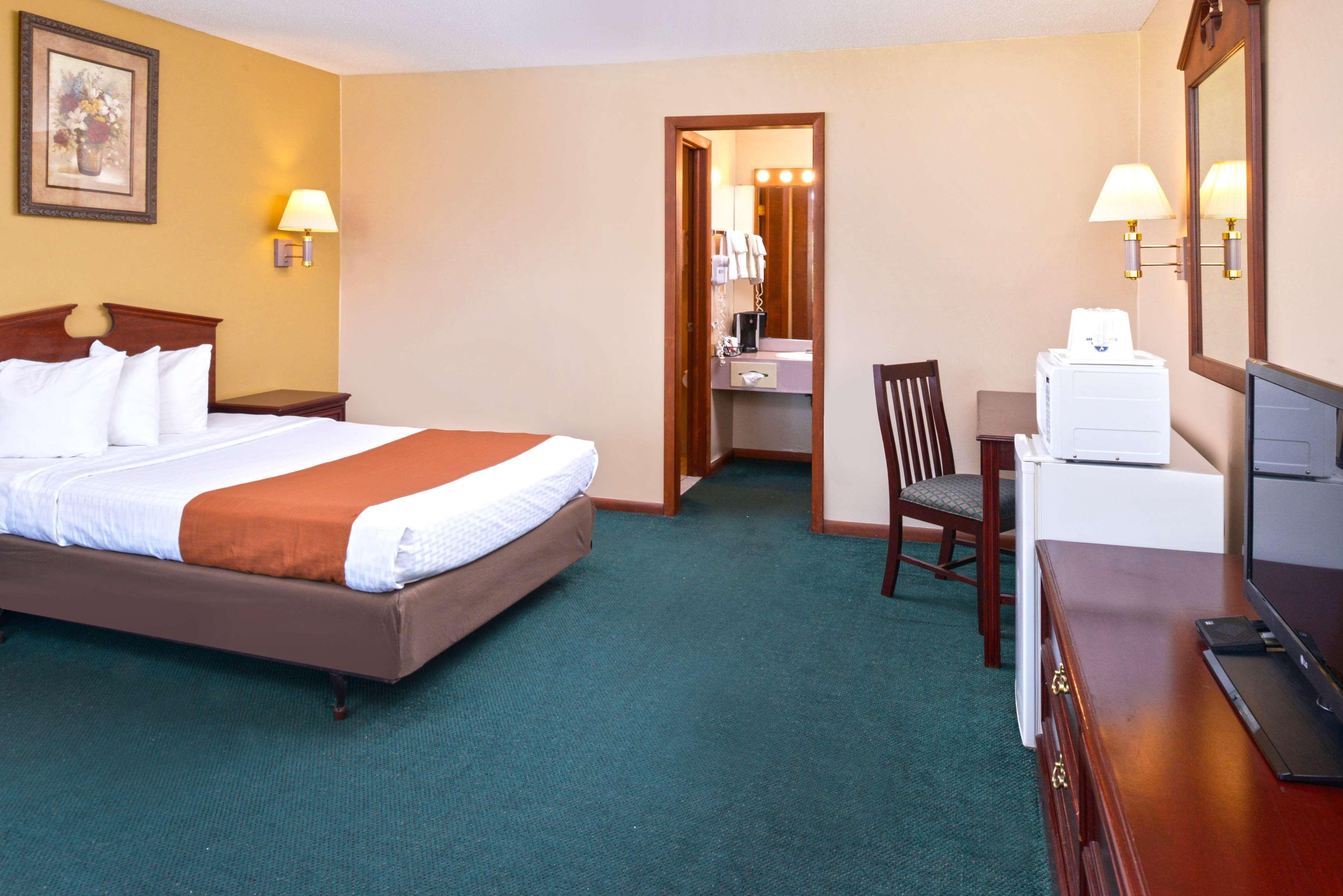 Americas Best Value Inn Платсбърг Екстериор снимка