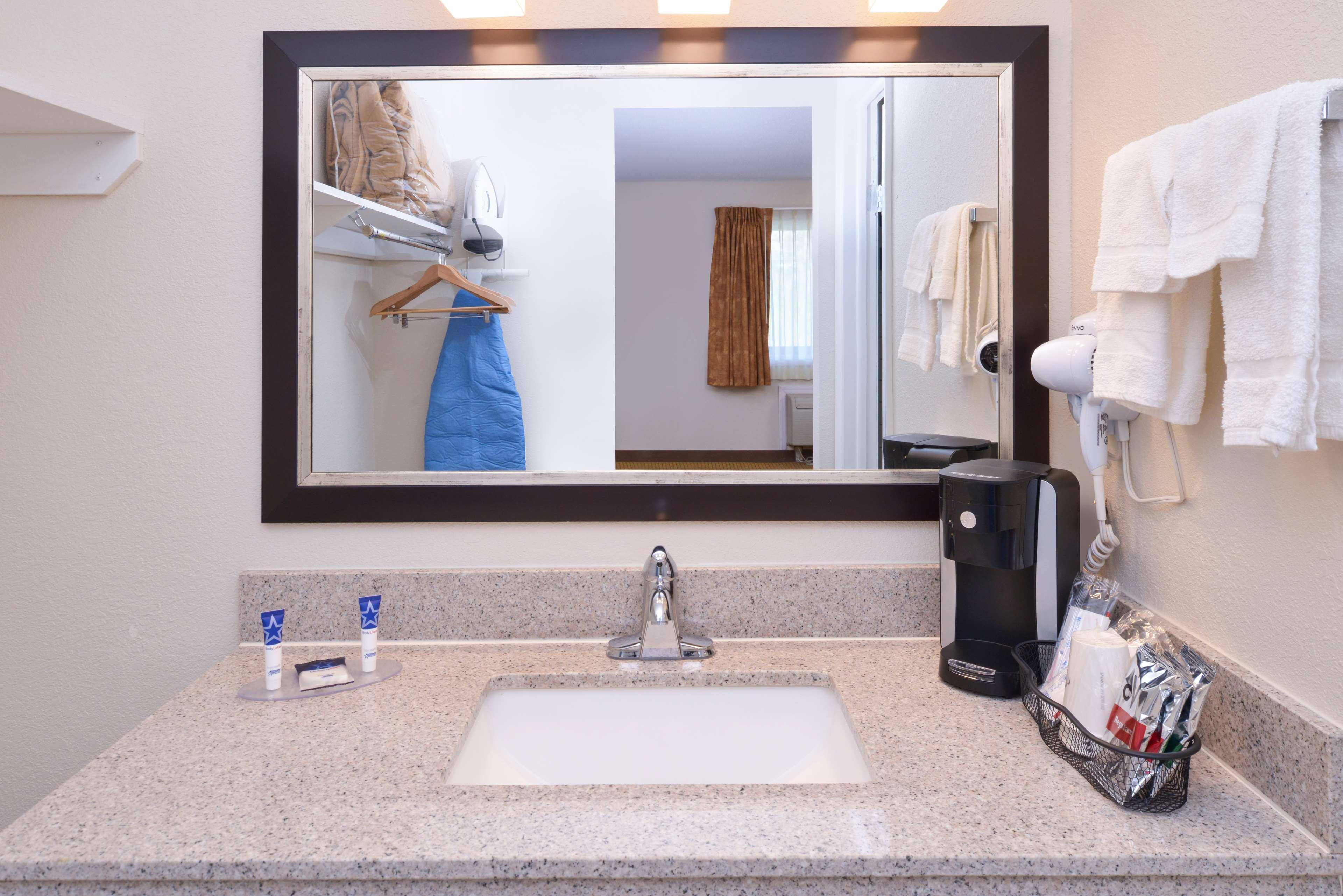 Americas Best Value Inn Платсбърг Екстериор снимка