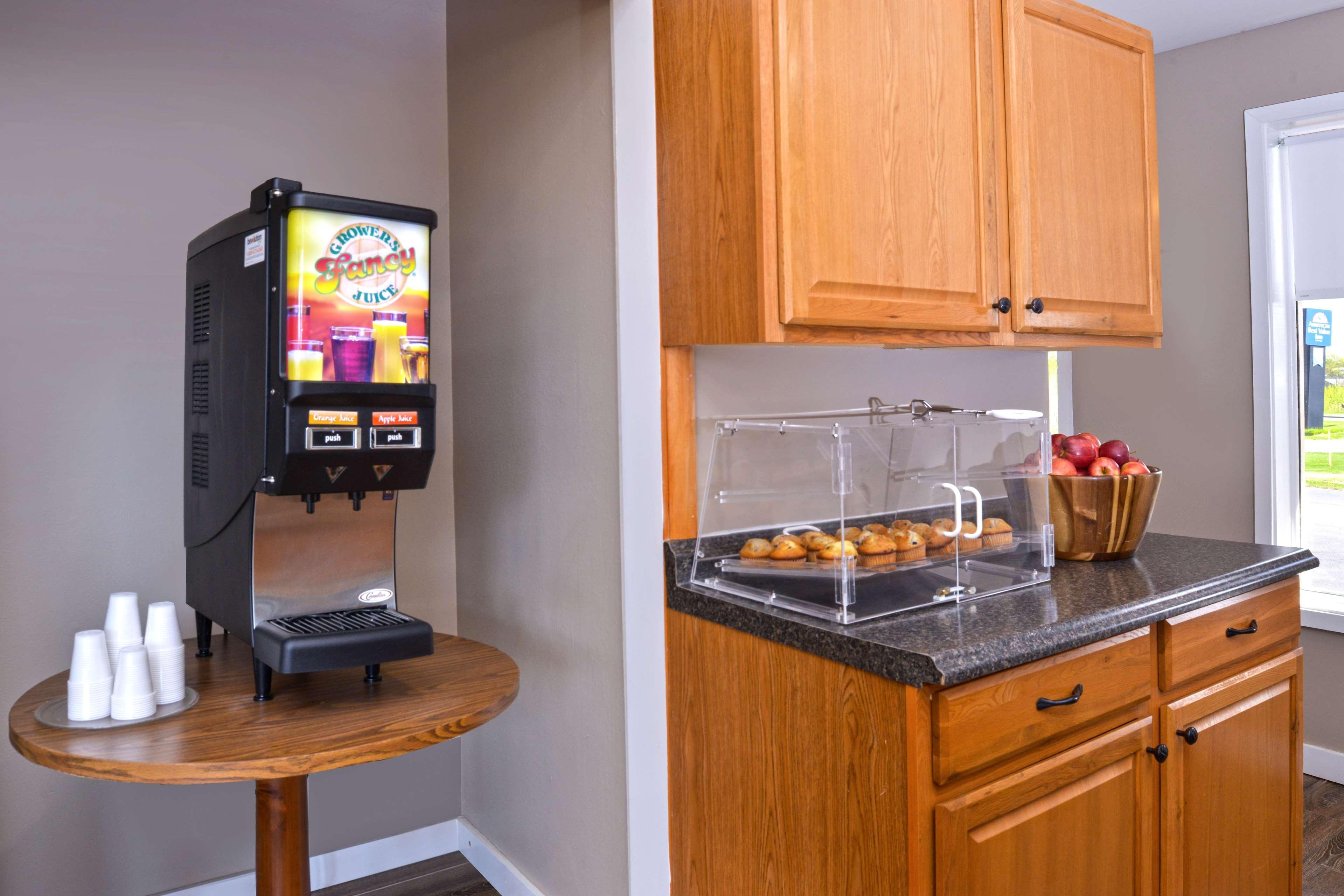 Americas Best Value Inn Платсбърг Екстериор снимка
