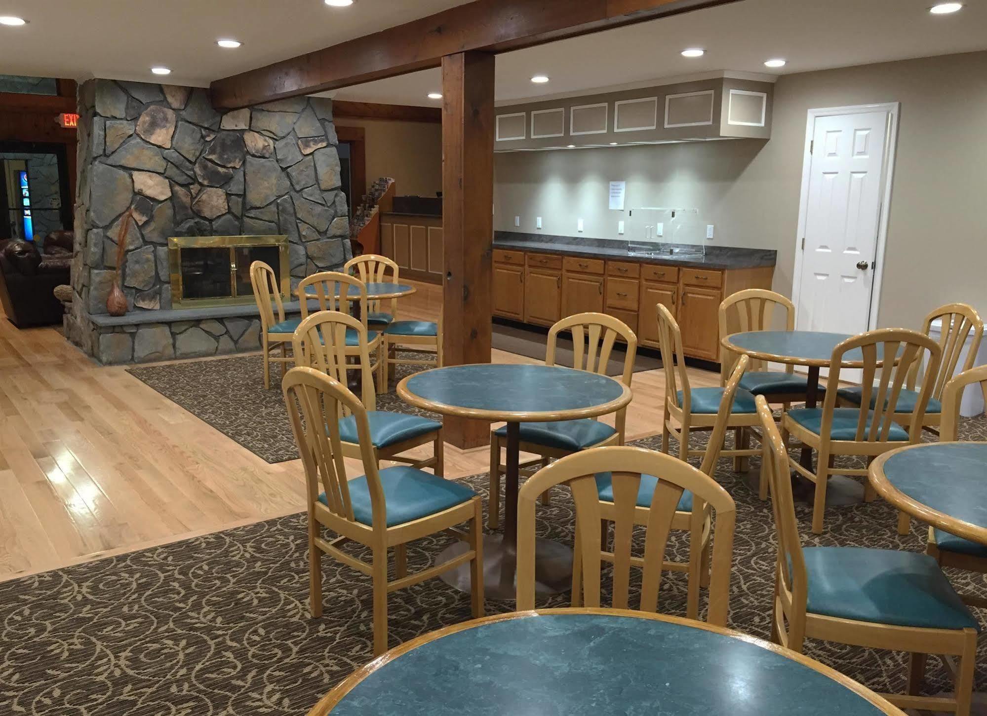 Americas Best Value Inn Платсбърг Екстериор снимка