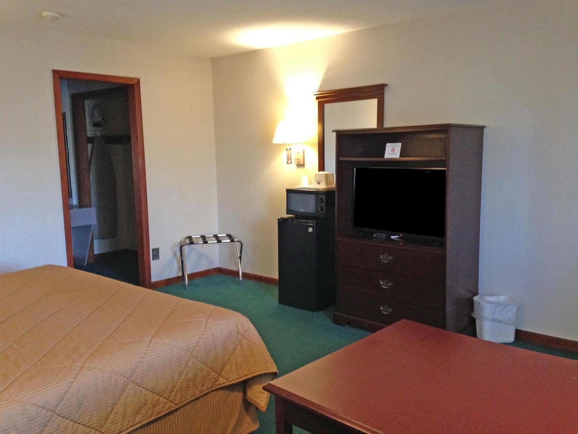 Americas Best Value Inn Платсбърг Екстериор снимка