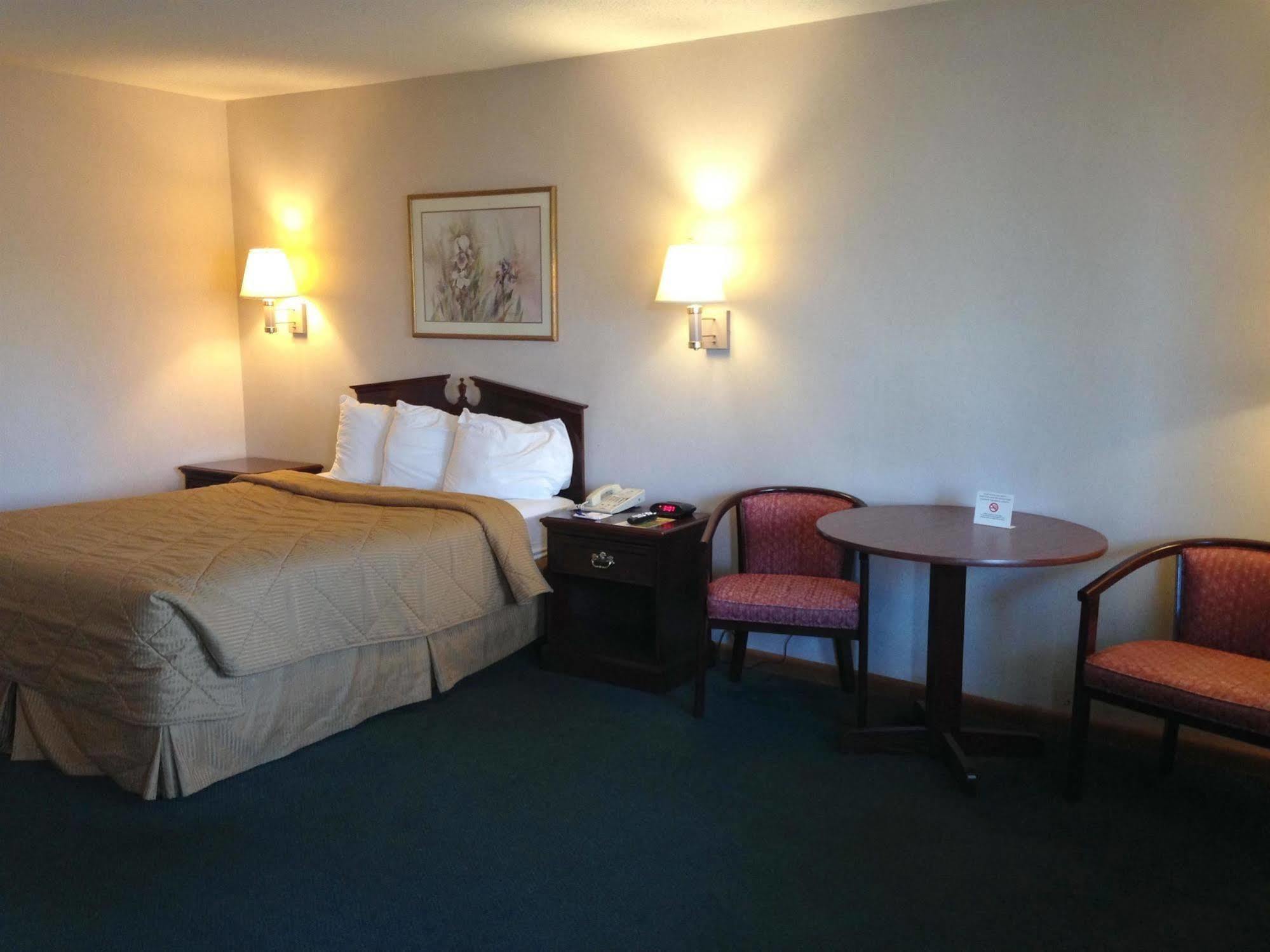 Americas Best Value Inn Платсбърг Екстериор снимка