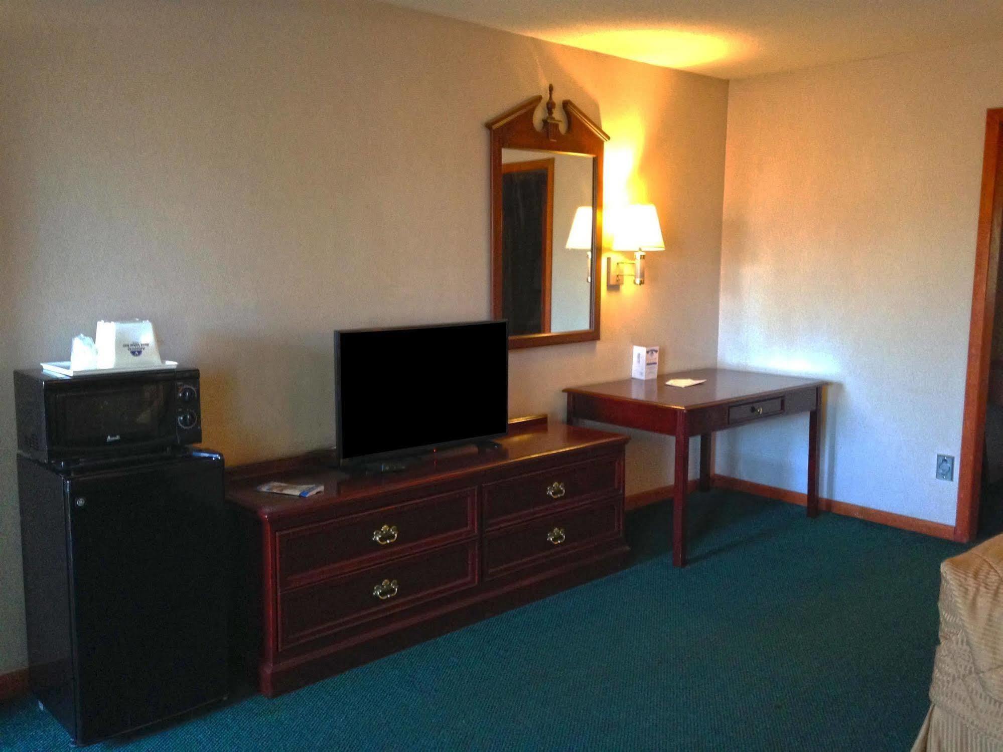 Americas Best Value Inn Платсбърг Екстериор снимка