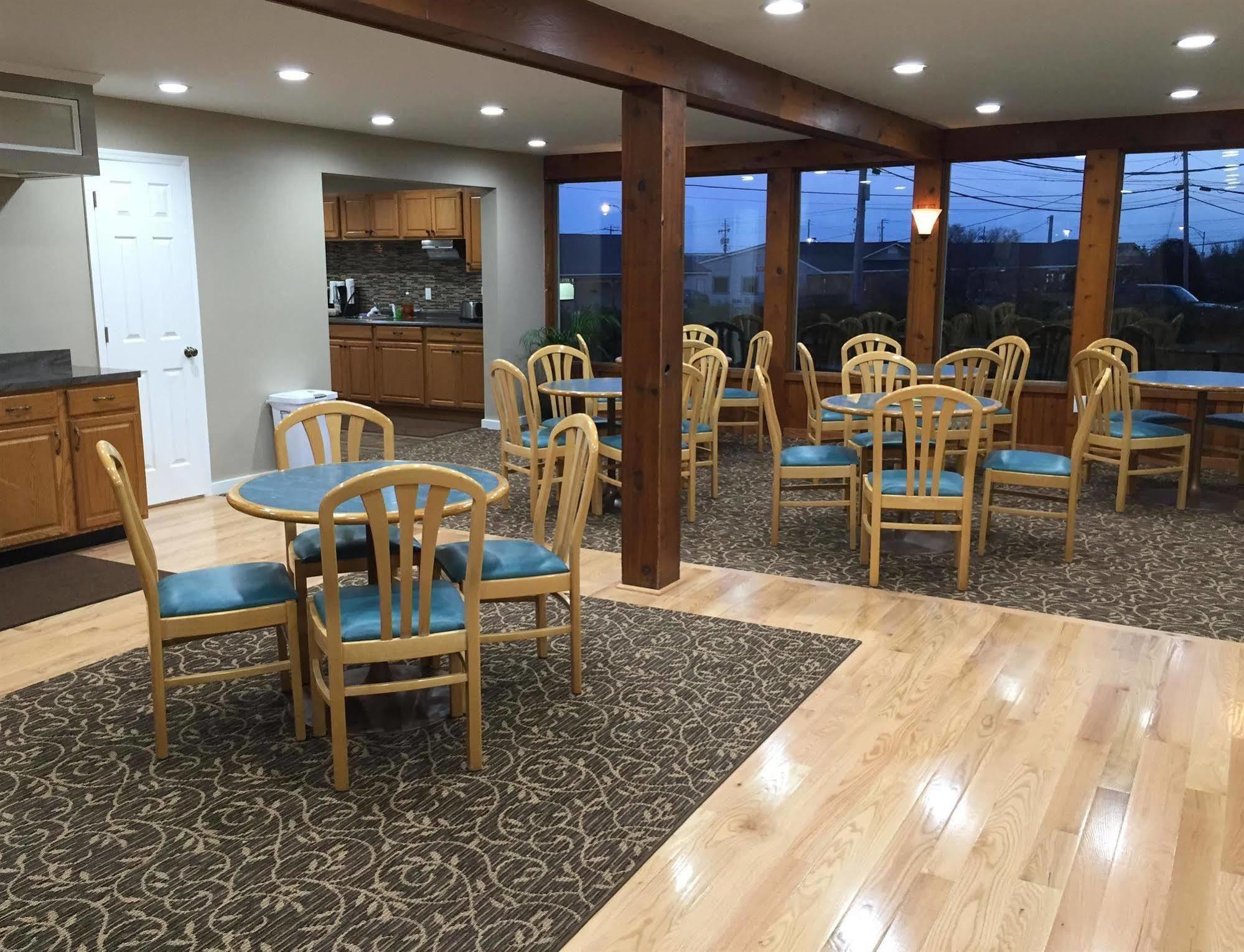 Americas Best Value Inn Платсбърг Екстериор снимка