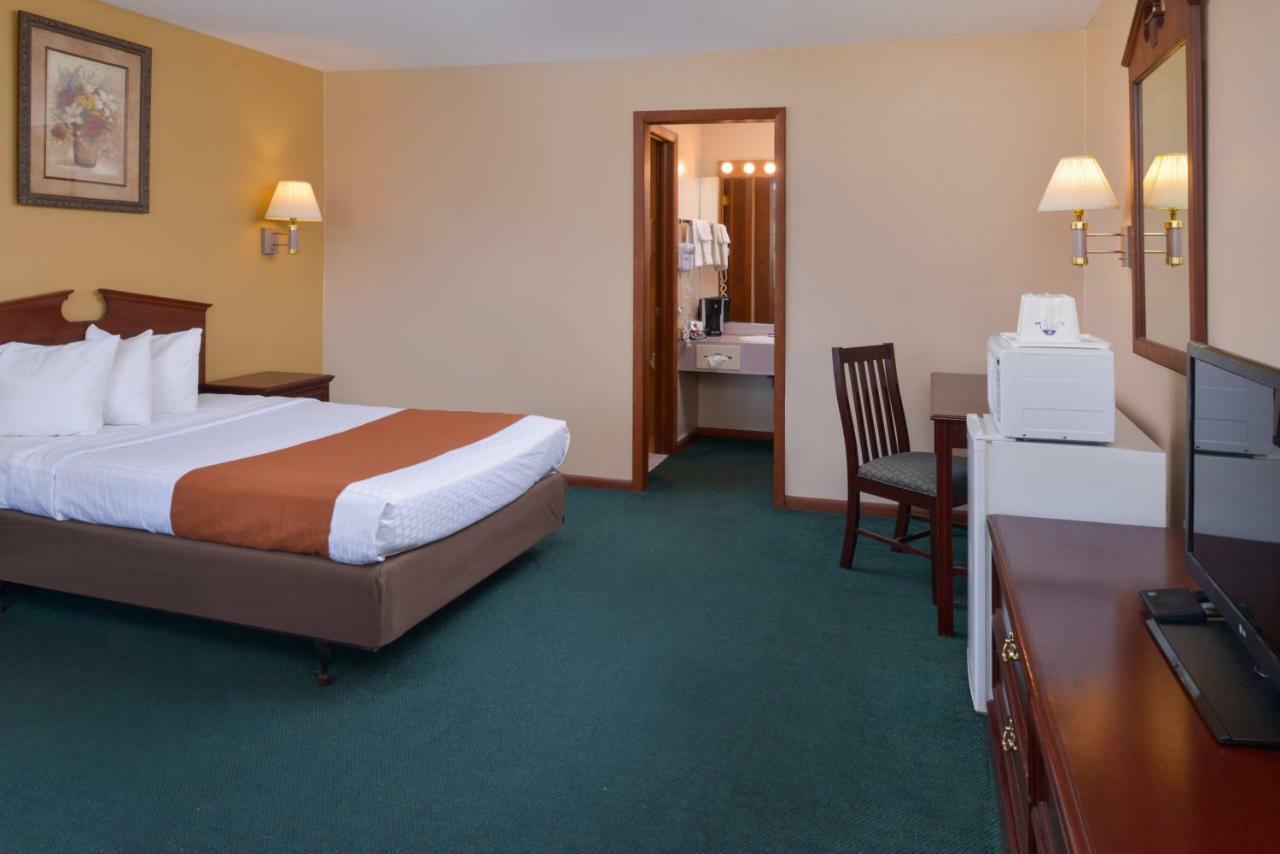 Americas Best Value Inn Платсбърг Екстериор снимка